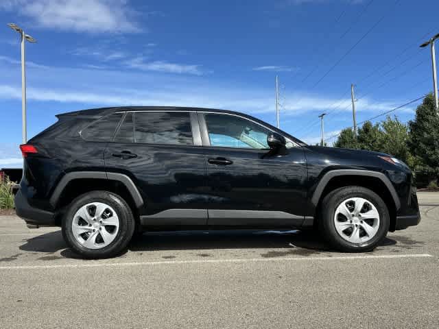 Used 2023 Toyota RAV4 LE AWD/4WD image 3