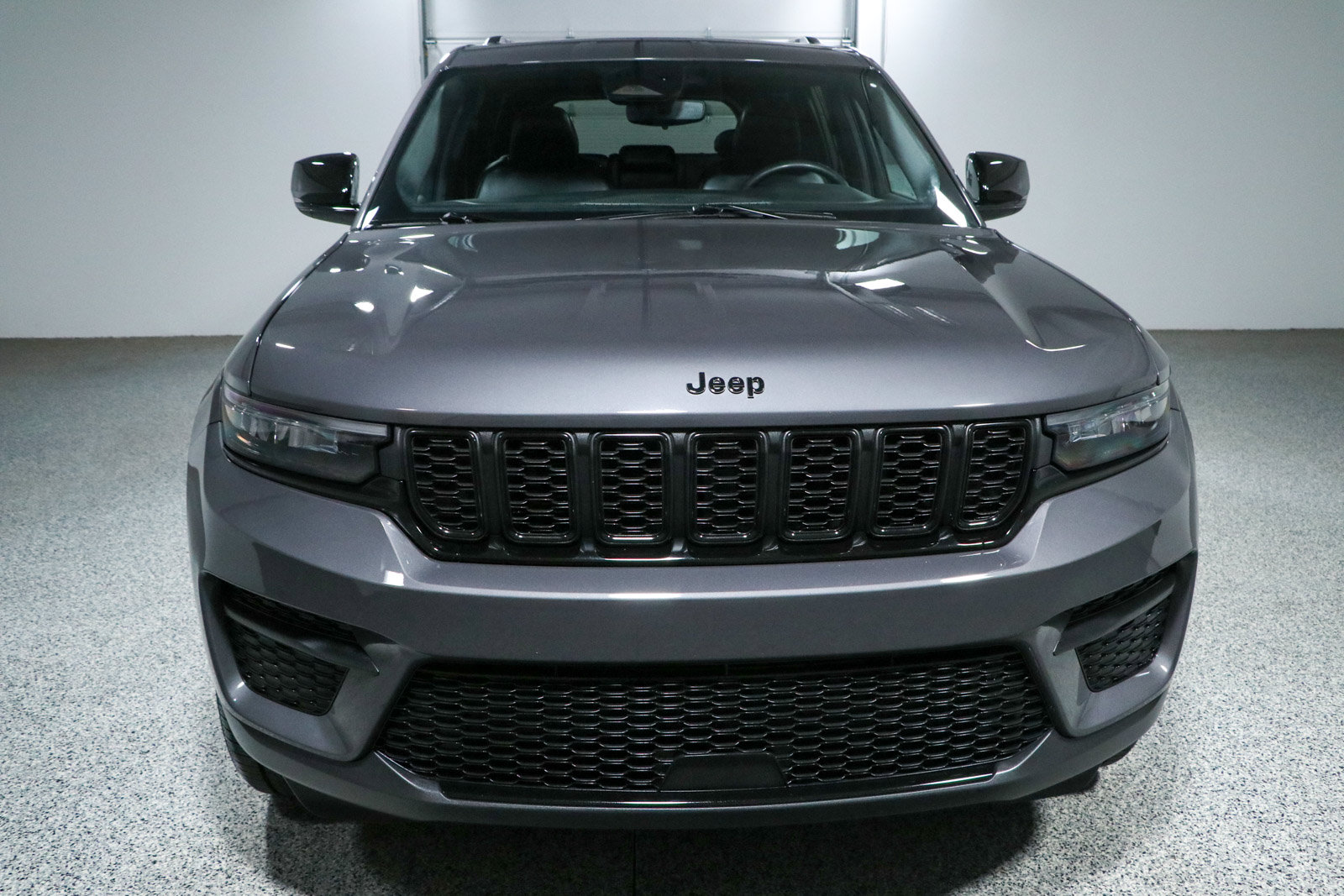 Used 2023 Jeep Grand Cherokee Altitude AWD/4WD image 4