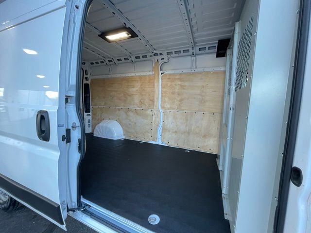 Used 2024 RAM ProMaster 2500 w/ Convenience Group image 21