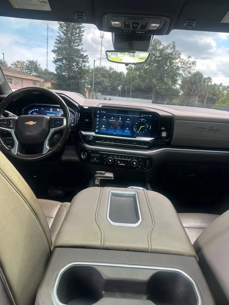 Used 2022 Chevrolet Silverado 1500 LTZ w/ LTZ Premium Package AWD/4WD image 12
