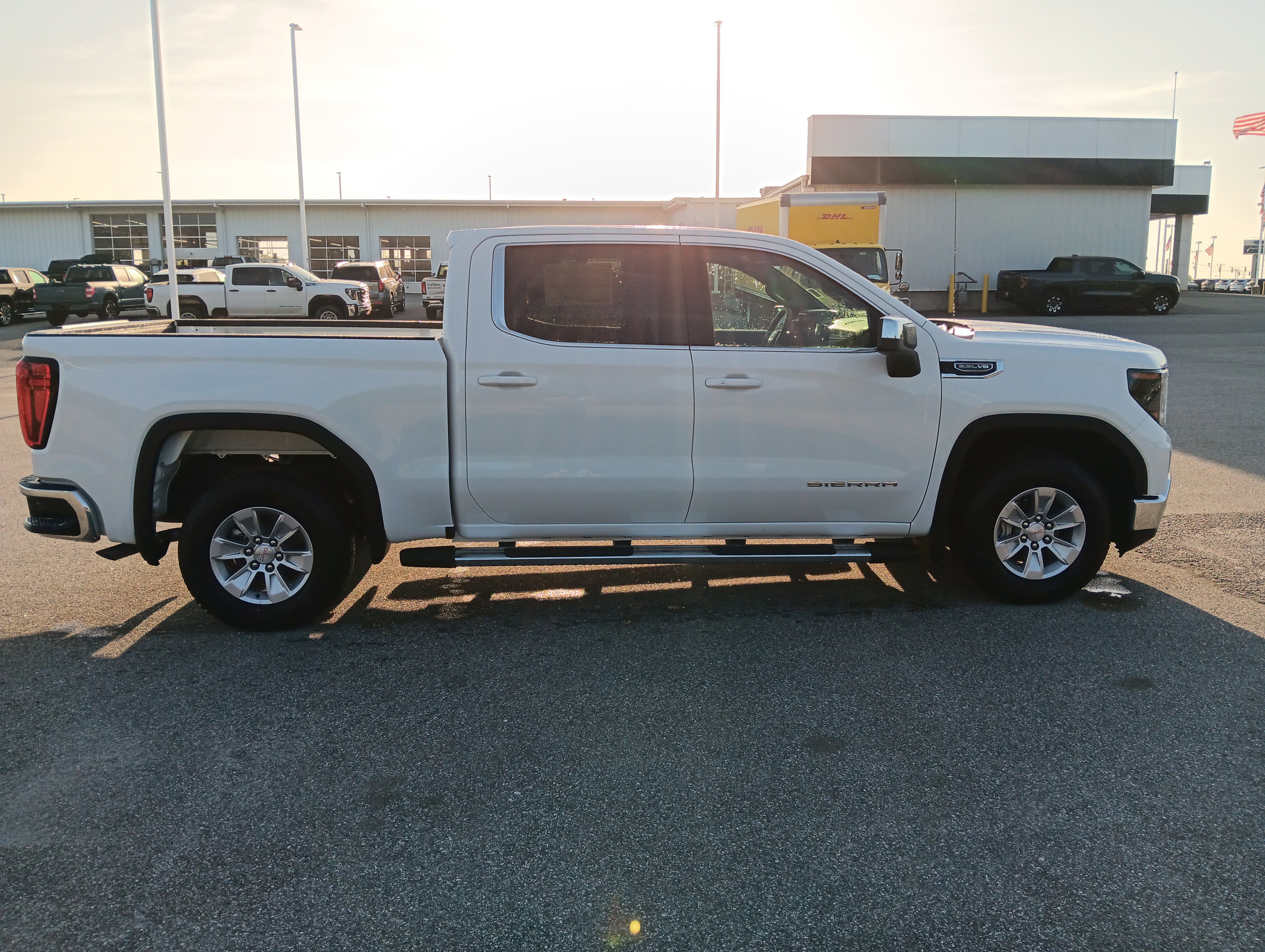 New 2026 GMC Sierra 1500 SLE image 5