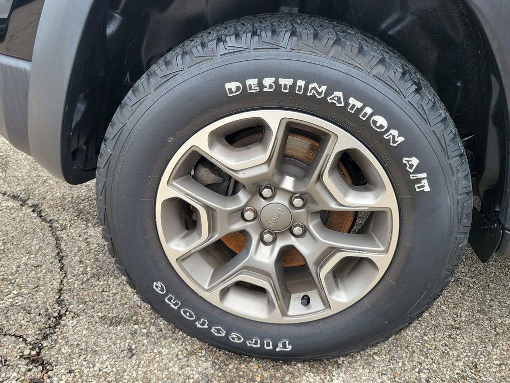 Used 2020 Jeep Cherokee Trailhawk image 6