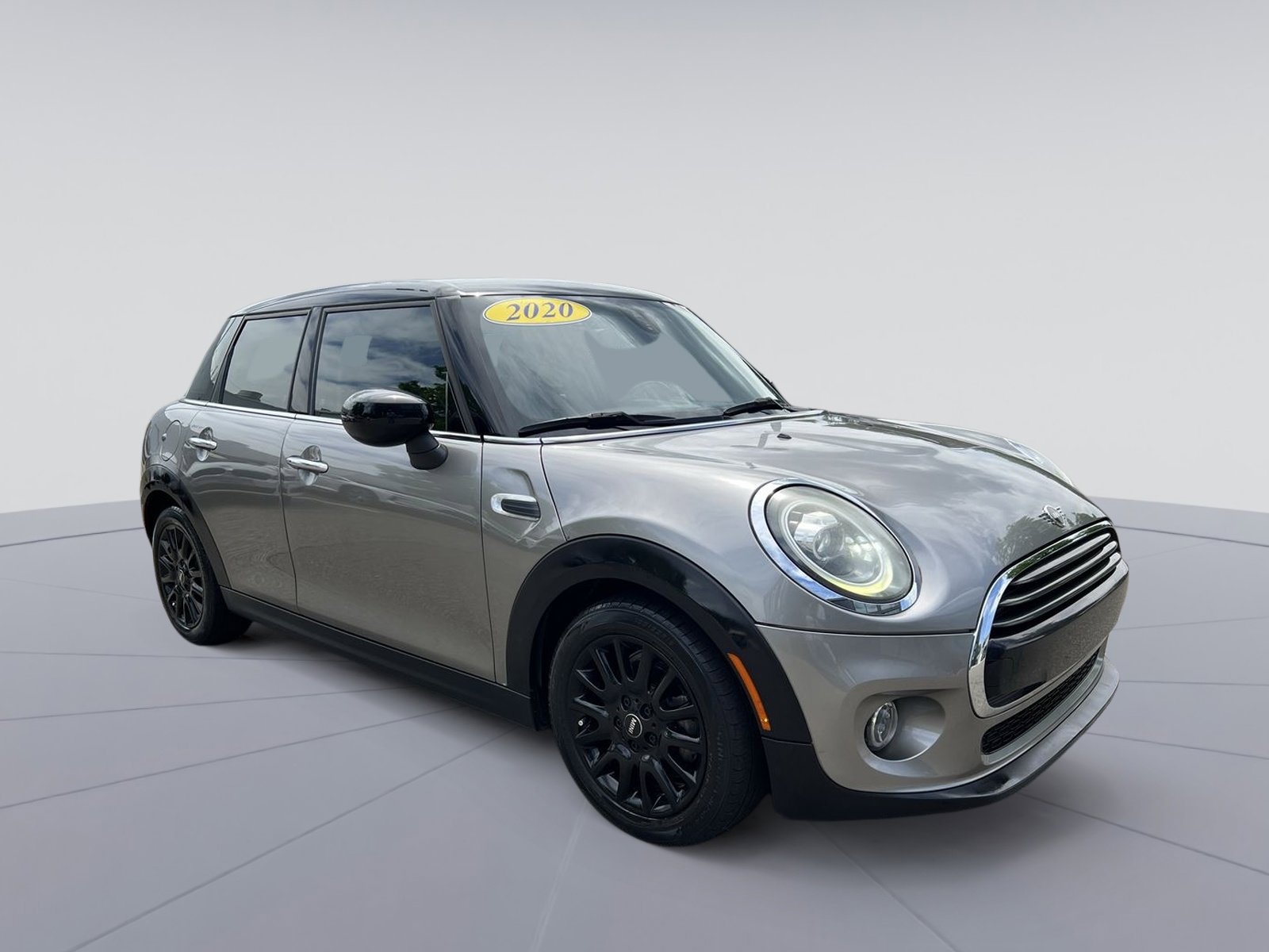 Used 2020 MINI Cooper 4-Door Hardtop w/ Storage Package image 15