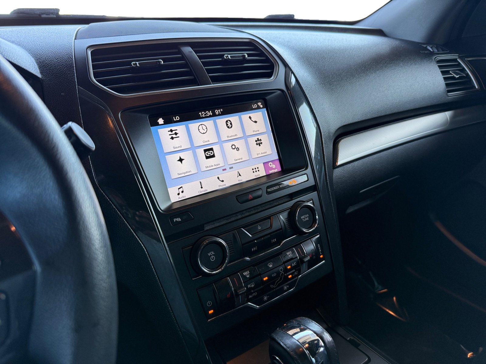 Used 2018 Ford Explorer XLT image 15