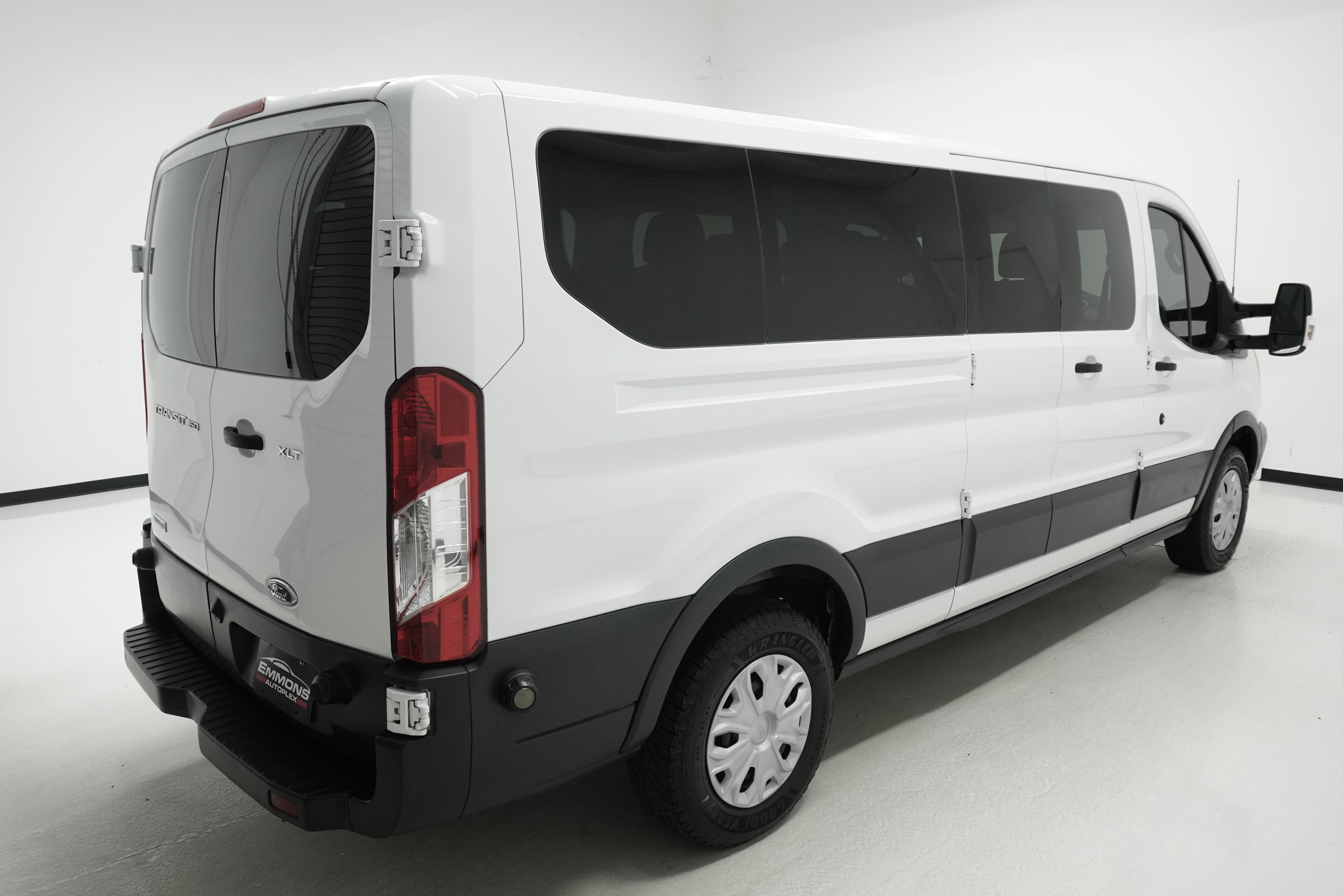 Used 2015 Ford Transit 350 XLT RWD image 3