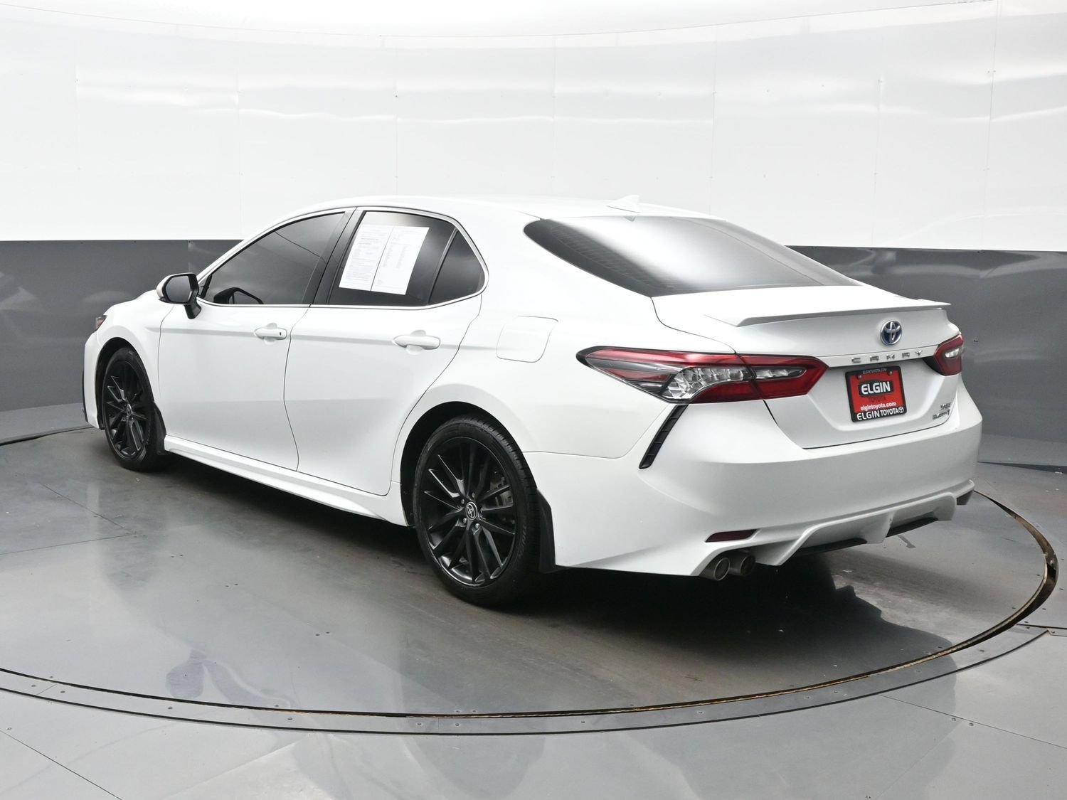 Used 2022 Toyota Camry XSE w/ Cold Weather Package FWD image 4