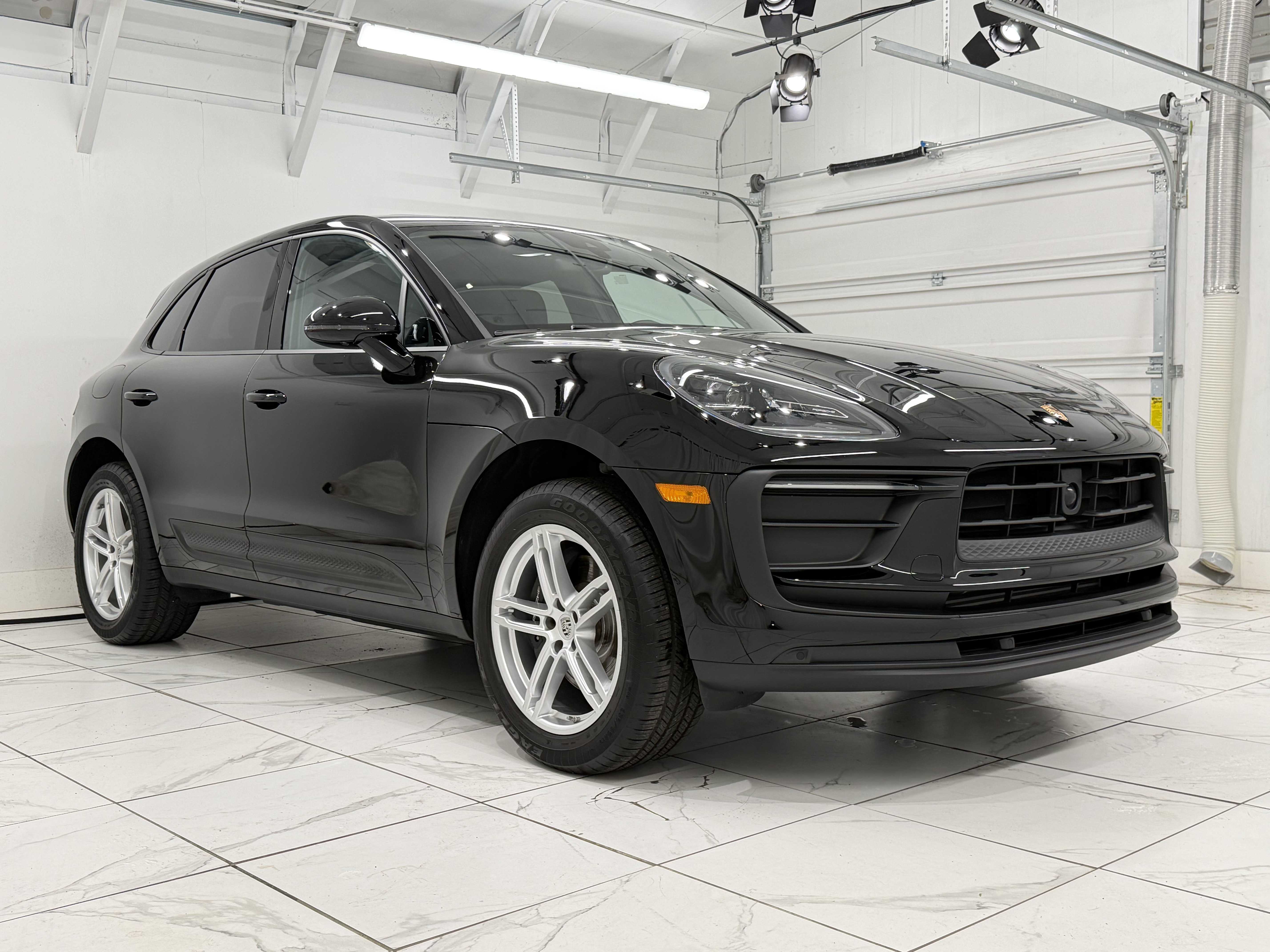 Certified 2026 Porsche Macan AWD/4WD image 10