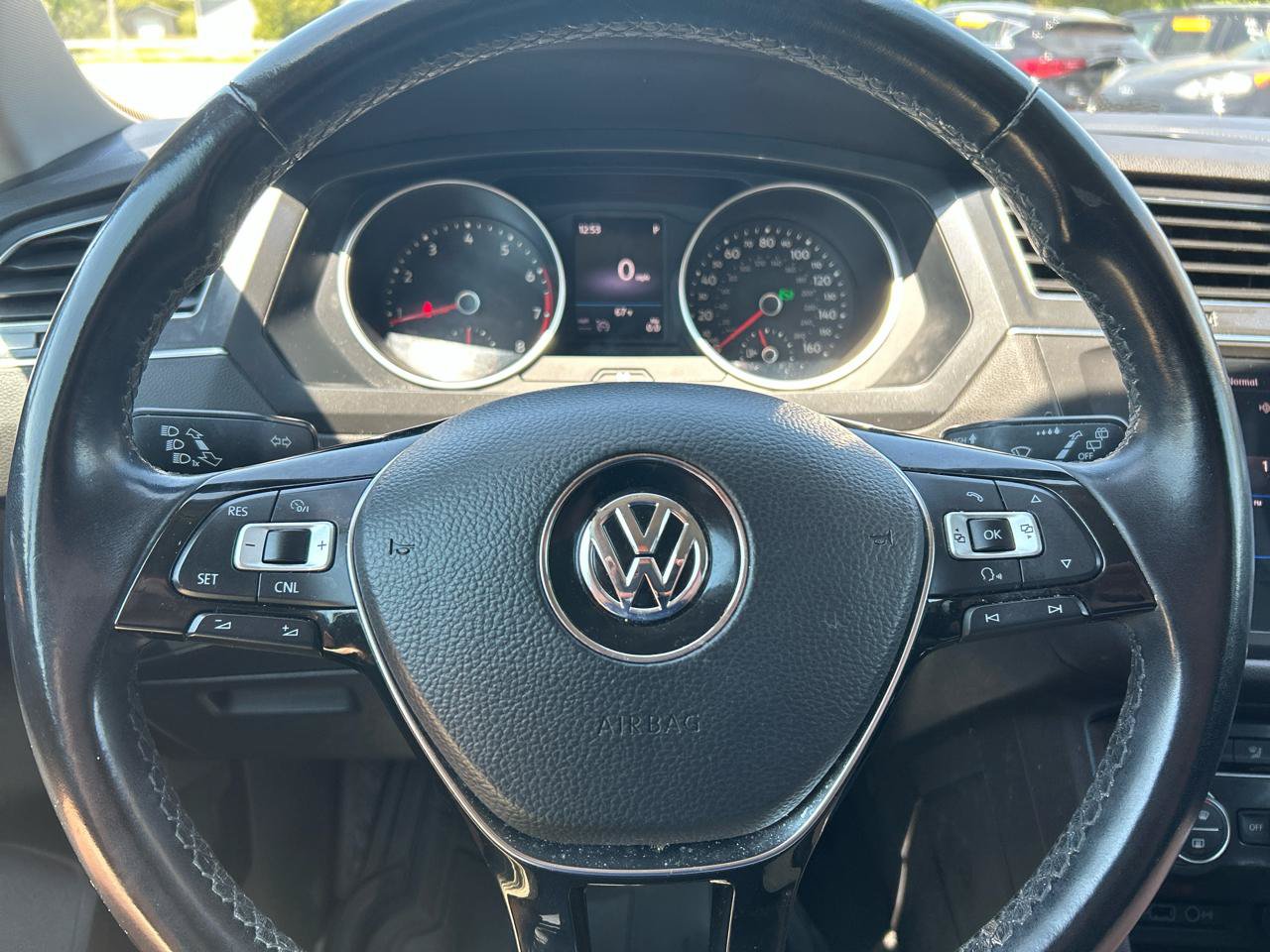 Used 2018 Volkswagen Tiguan SE w/ 3rd Row Seat Package AWD/4WD image 12