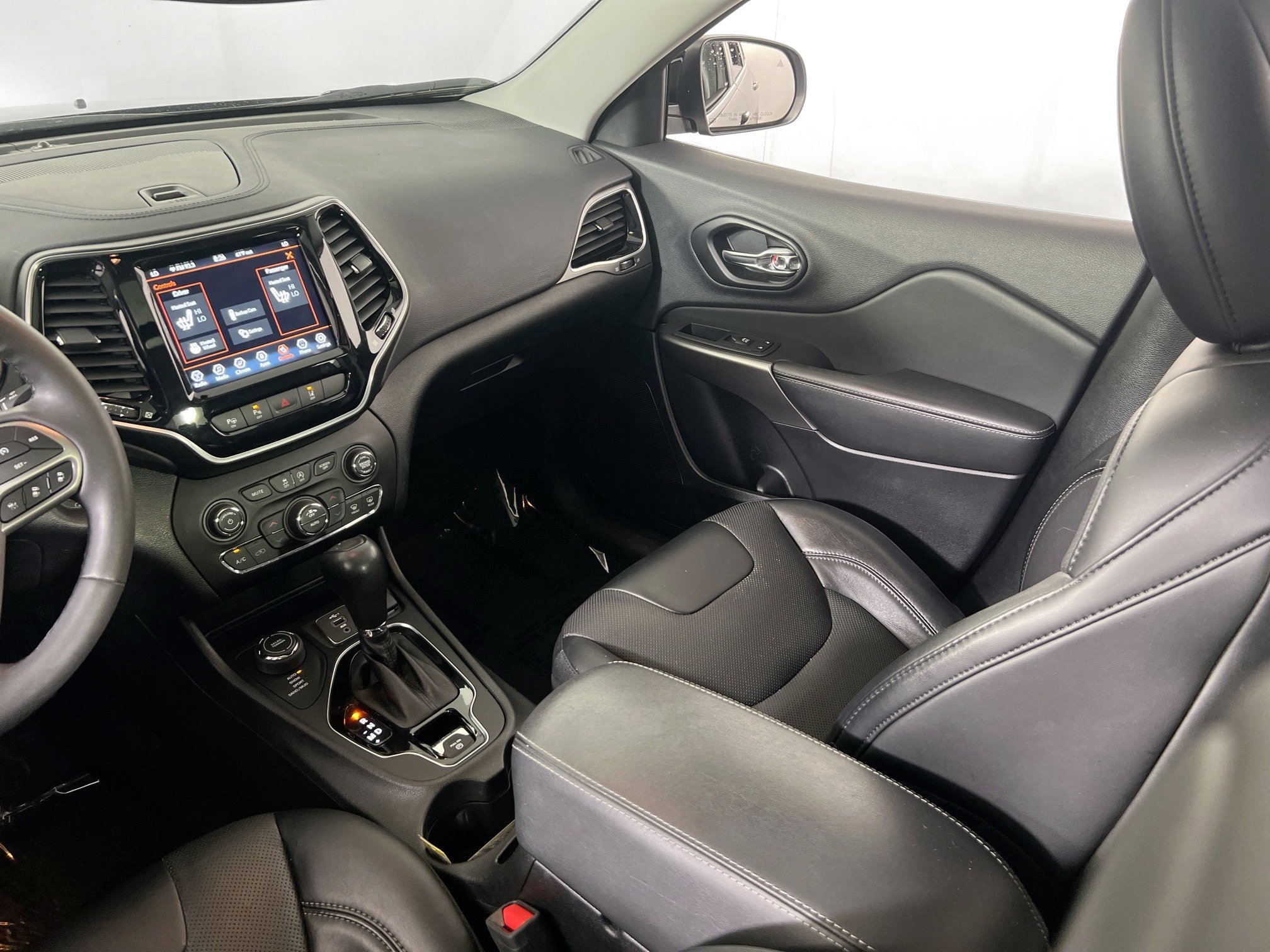 Used 2022 Jeep Cherokee Limited image 23