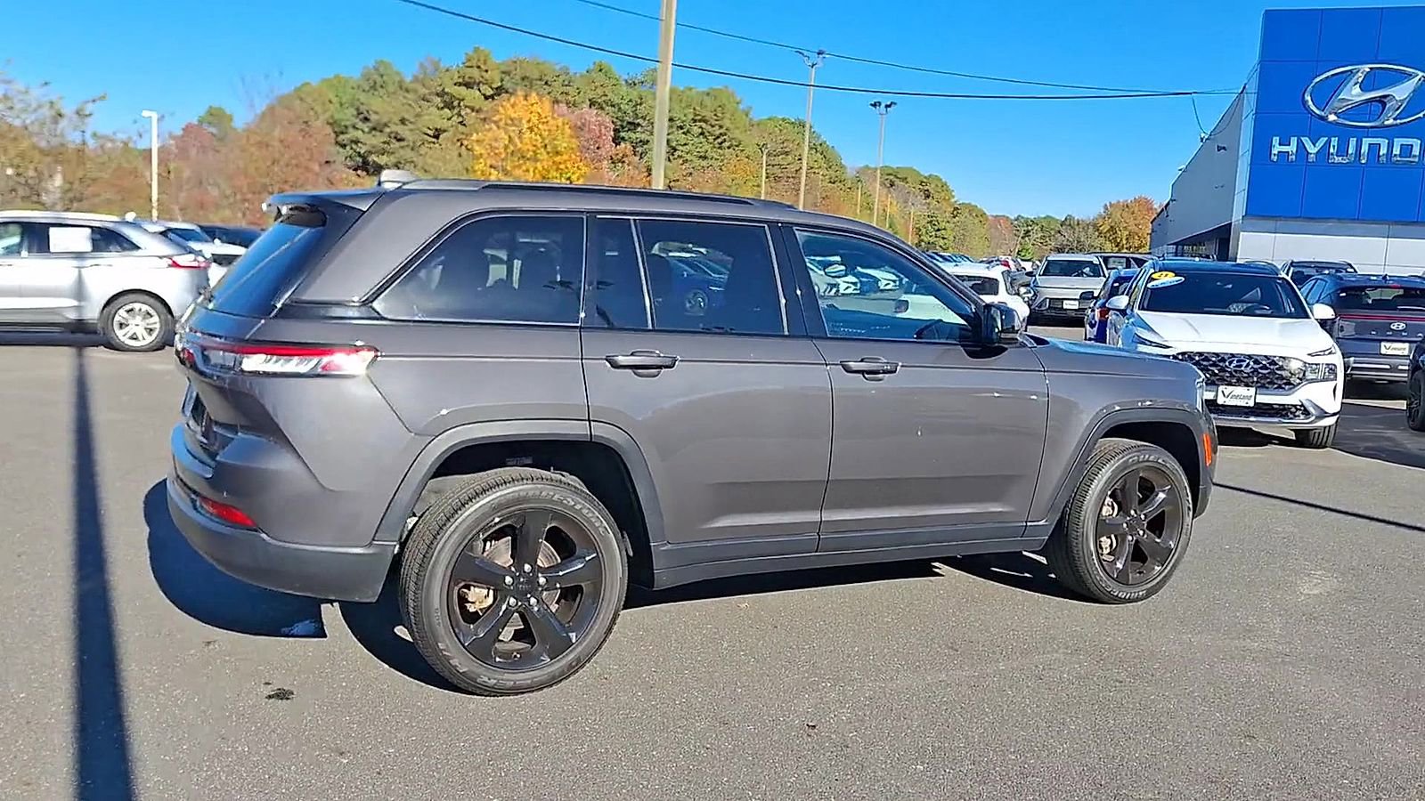 Used 2023 Jeep Grand Cherokee Altitude image 2