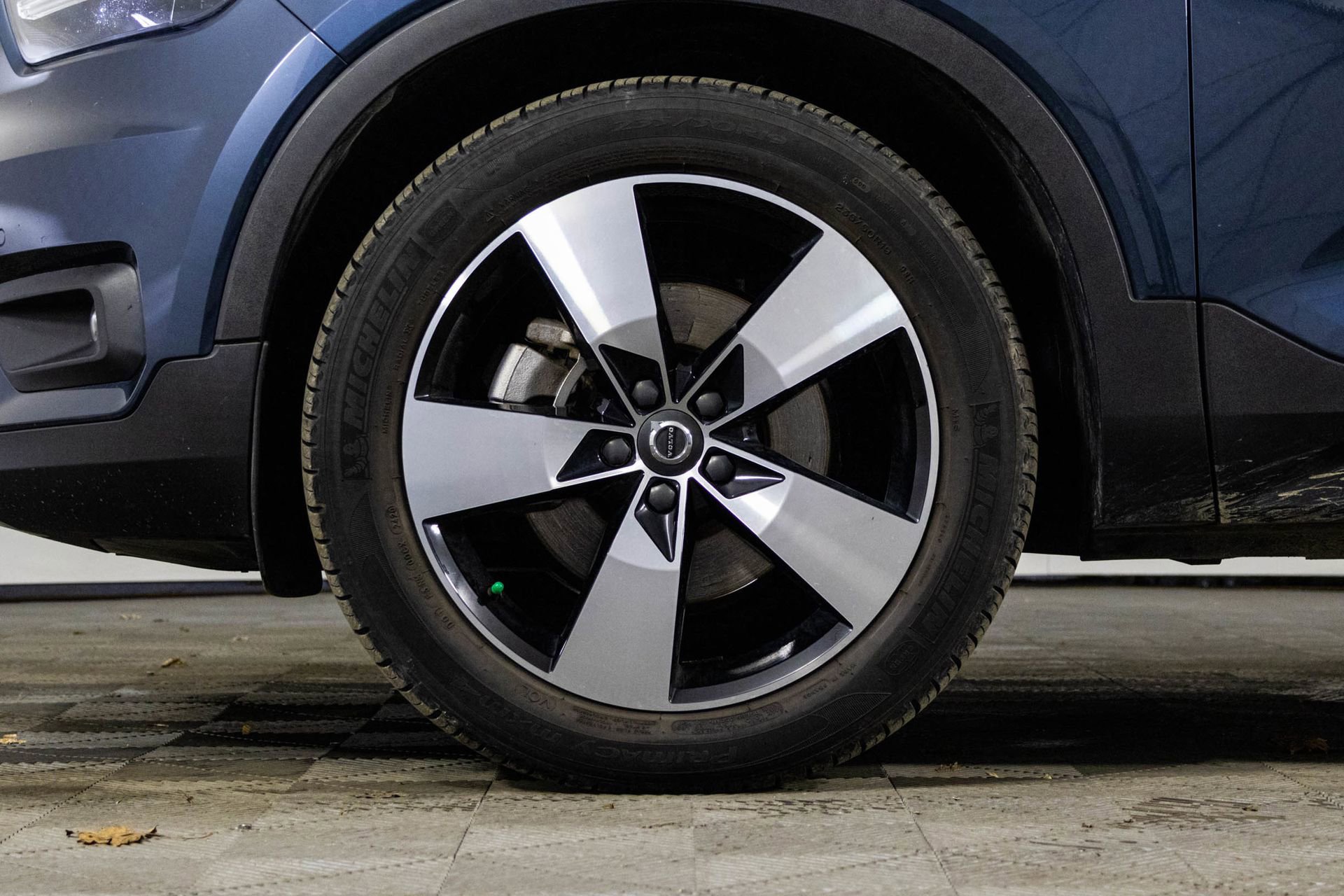Used 2021 Volvo XC40 T5 Momentum w/ Protection Package Premier image 44