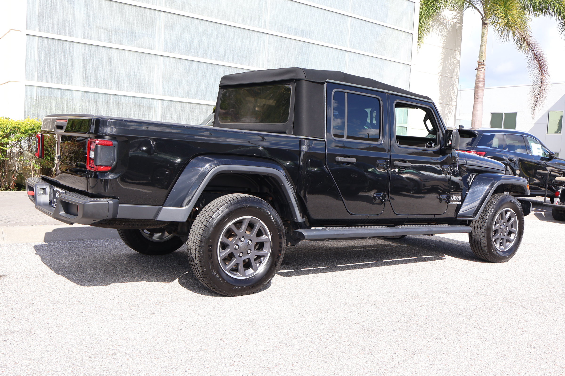 Used 2020 Jeep Gladiator Overland AWD/4WD image 8
