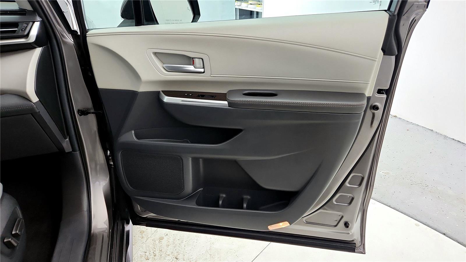 Used 2024 Toyota Sienna XLE image 19