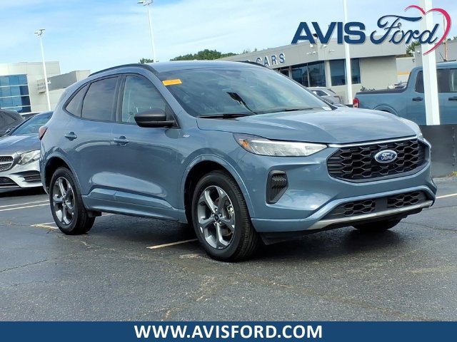 Used 2023 Ford Escape ST-Line w/ Tech Pack #1 AWD/4WD image 2