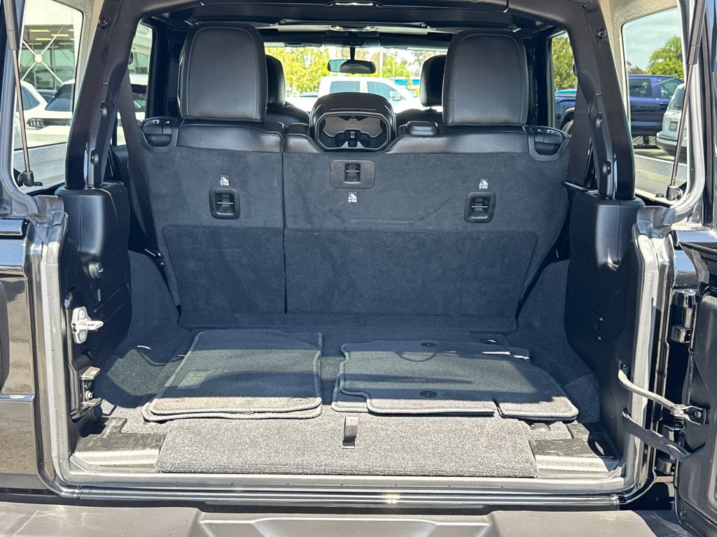 Used 2021 Jeep Wrangler Unlimited Sahara w/ Cold Weather Group AWD/4WD image 14