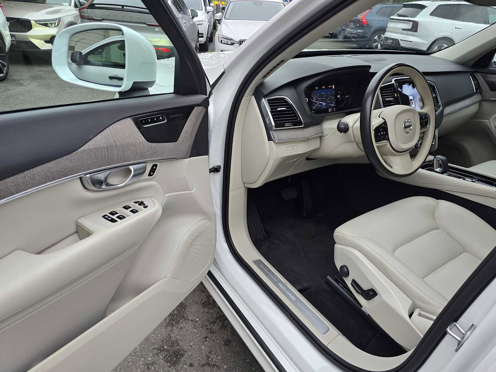 Certified 2024 Volvo XC90 T8 Plus image 20