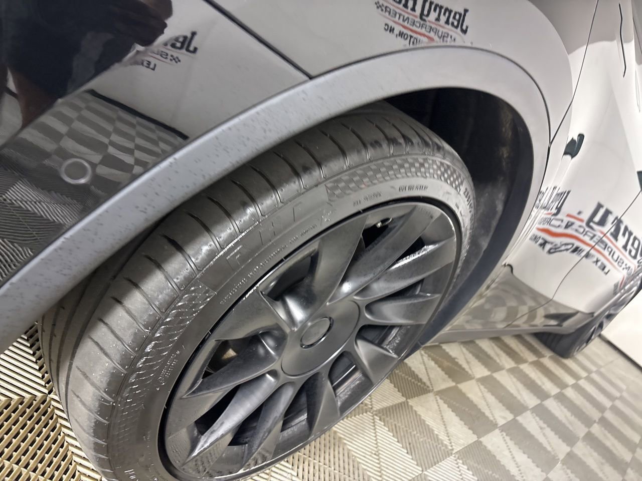 Used 2022 Tesla Model Y Long Range image 25