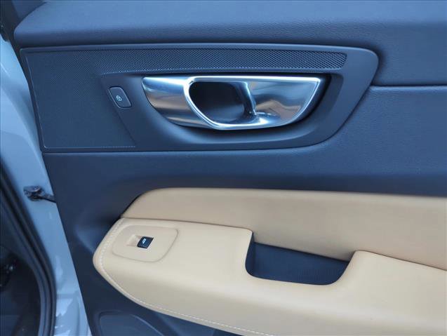 Used 2025 Volvo XC60 B5 Ultra w/ Protection Package Premier image 30