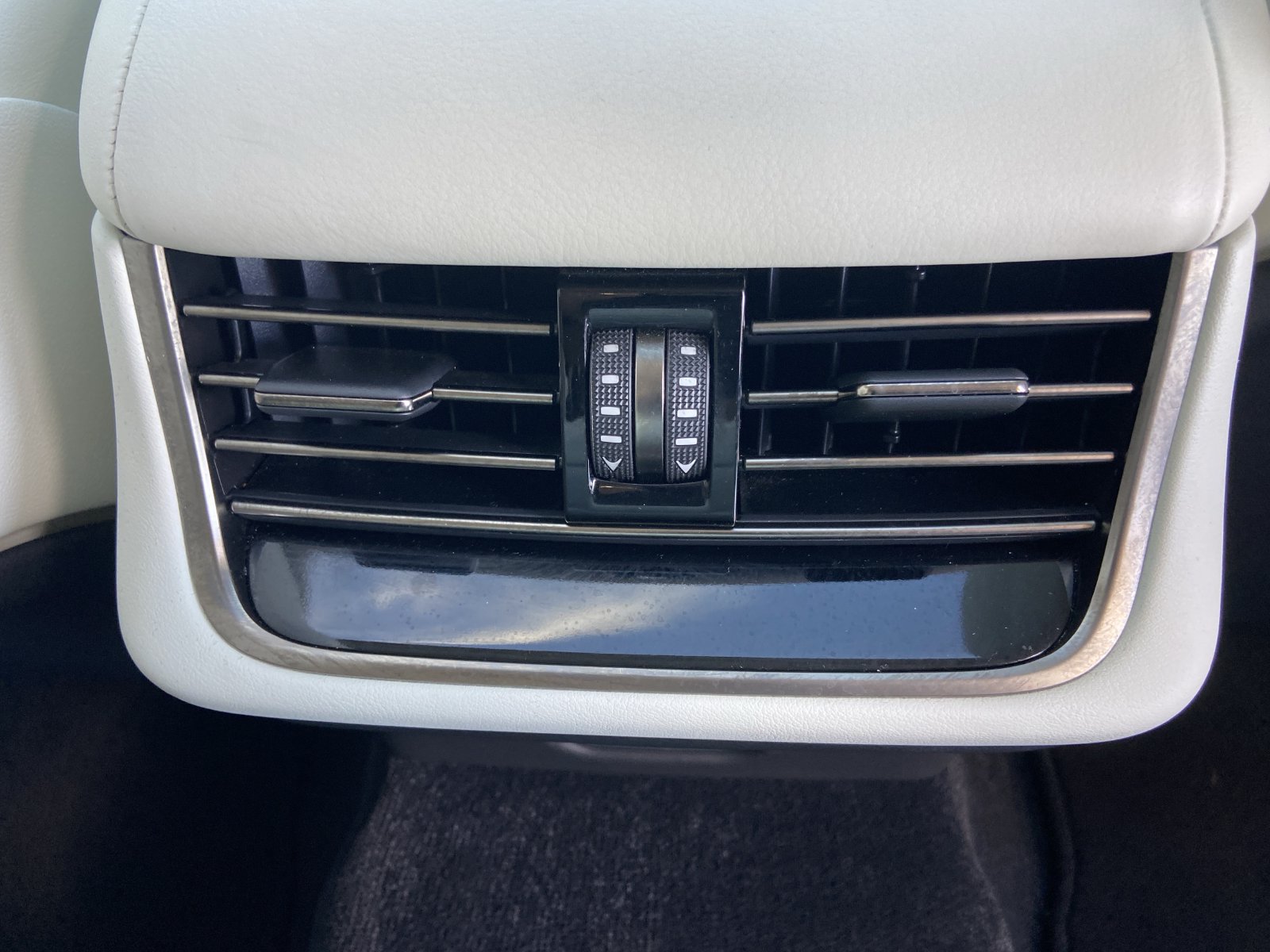 Used 2023 Lexus LS 500h AWD w/ Luxury Package image 18