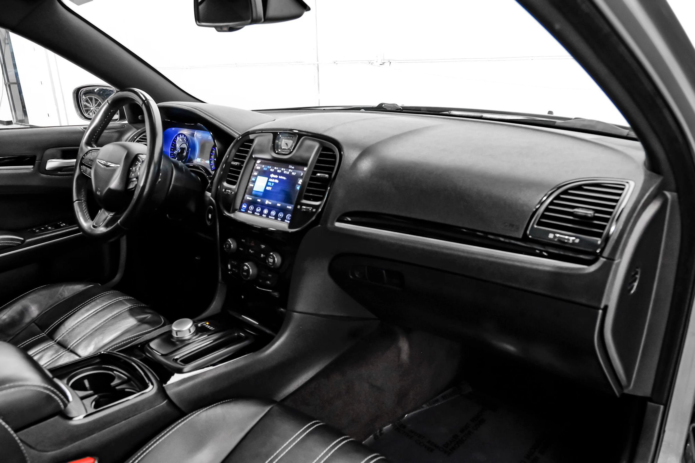 Used 2018 Chrysler 300 S w/ 300S Premium Group RWD image 19
