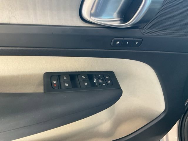 Used 2024 Volvo XC40 B5 Plus w/ Protection Package Premier image 6