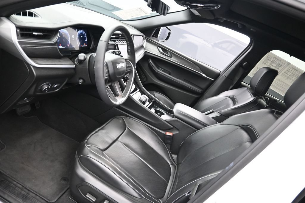 Used 2024 Jeep Grand Cherokee Limited w/ Luxury Tech Group II RWD image 18