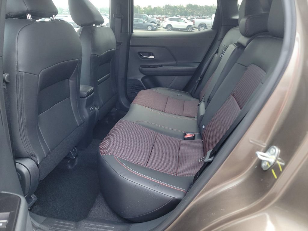 Used 2026 Nissan Kicks SR FWD image 9