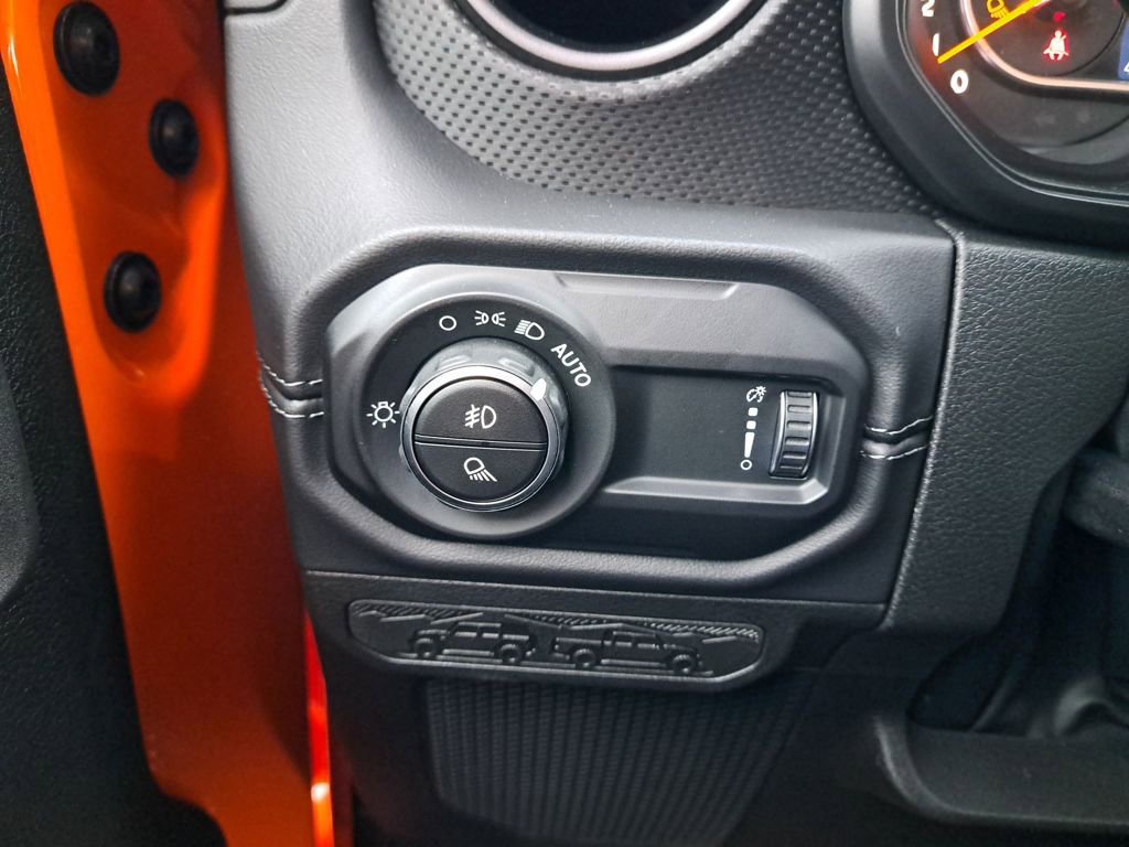 Used 2025 Jeep Gladiator Mojave w/ Convenience Group image 31