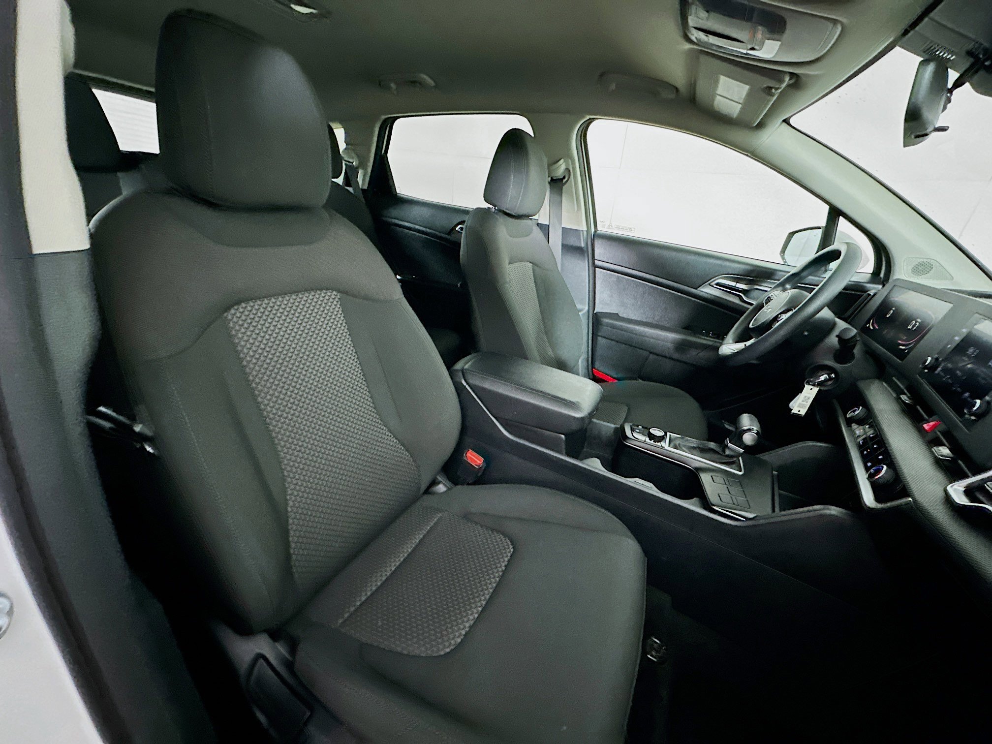 Used 2024 Kia Sportage LX image 29