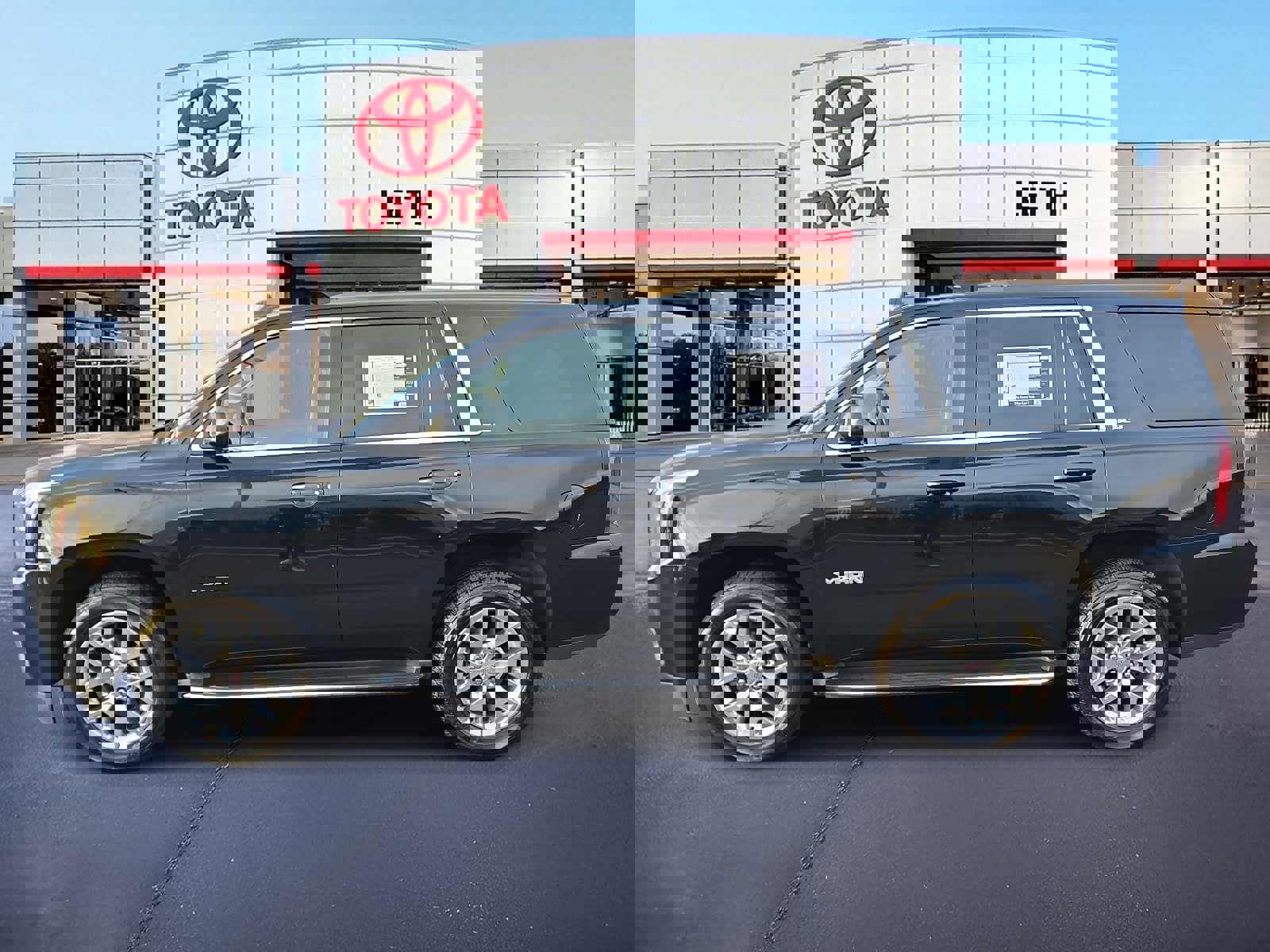 Used 2016 GMC Yukon SLT w/ HD Trailering Package image 8