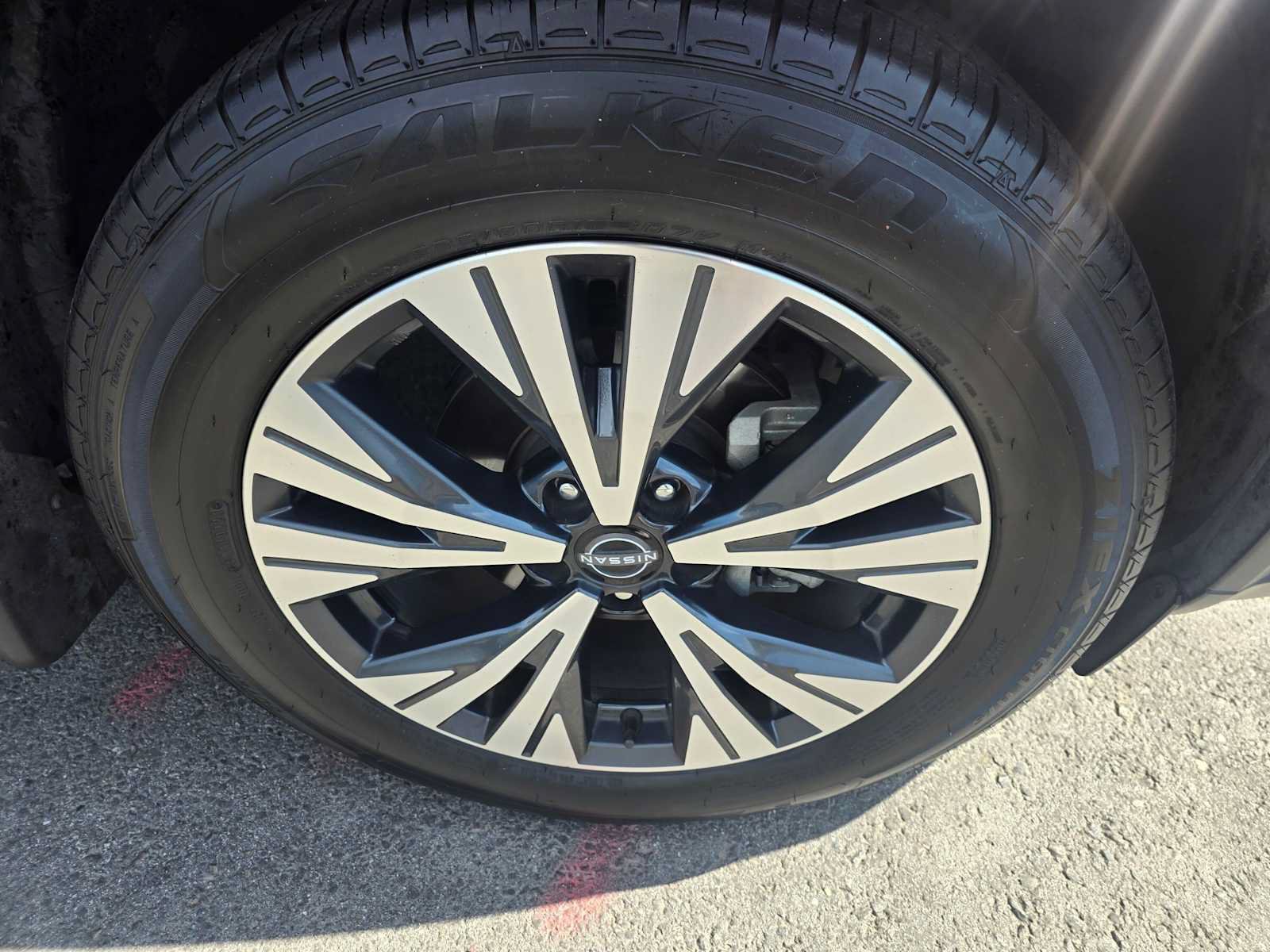 Used 2023 Nissan Rogue SV FWD image 9