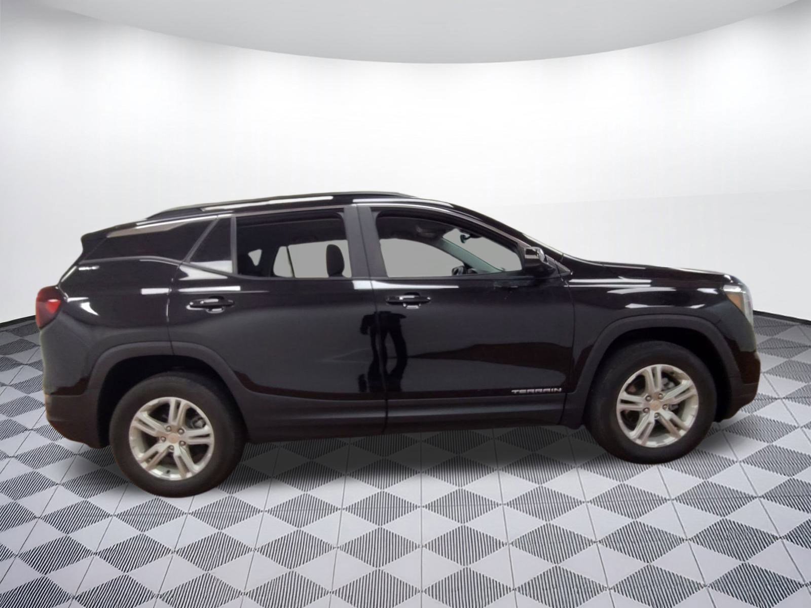 Used 2022 GMC Terrain SLE w/ Driver Convenience Package image 7