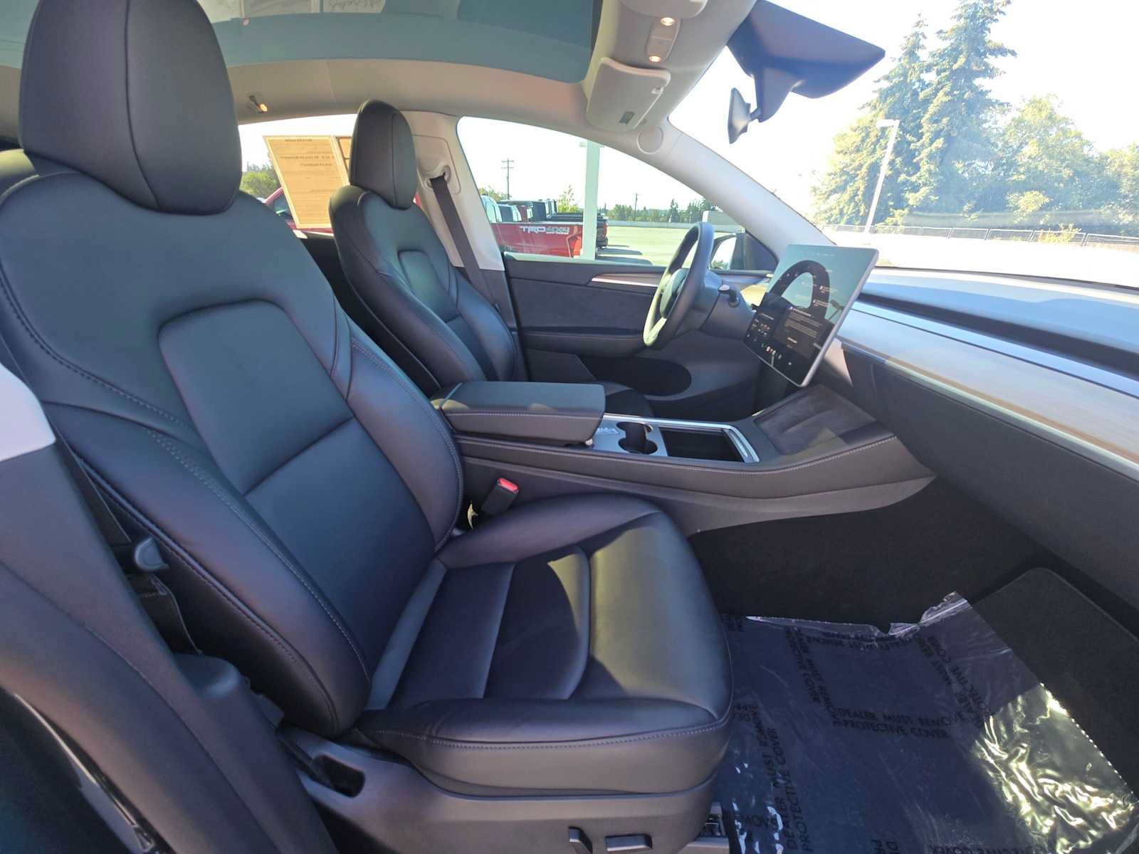 Used 2025 Tesla Model Y Long Range RWD image 11