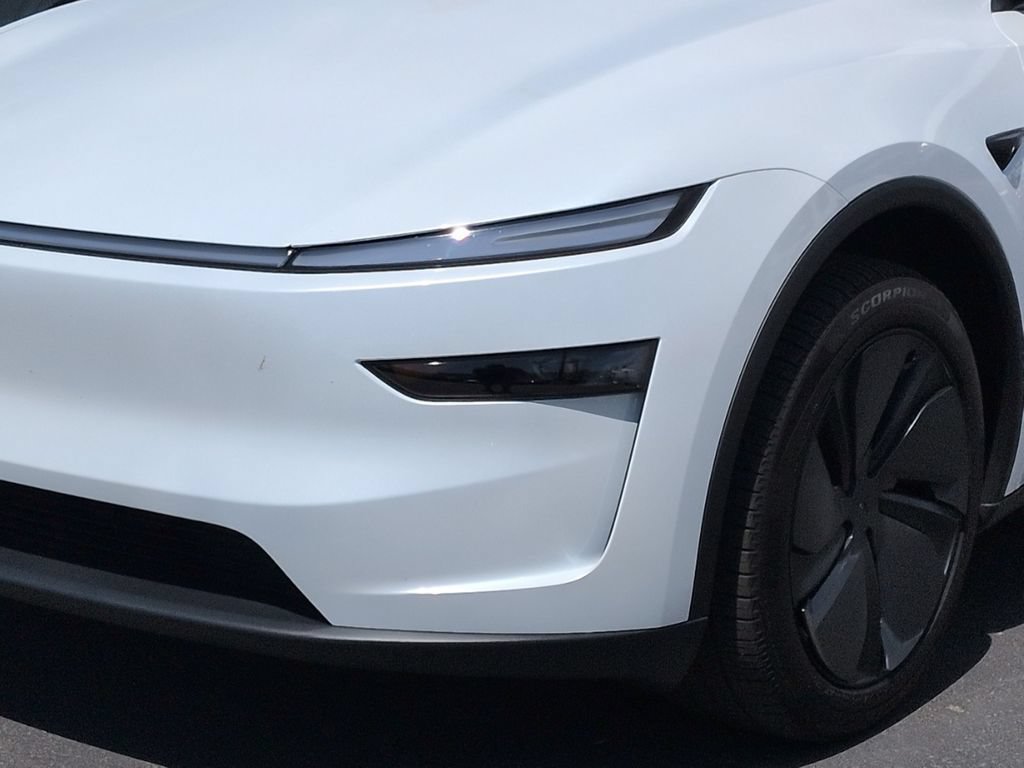 Used 2026 Tesla Model Y 2WD image 8