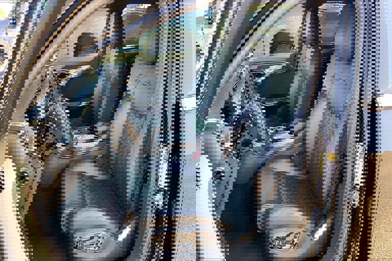 Used 2020 Audi S8 L w/ S8 Executive Package AWD/4WD image 8