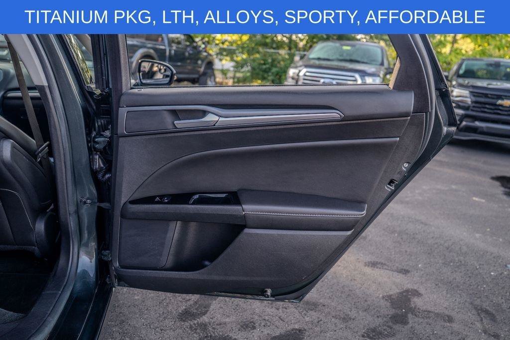Used 2016 Ford Fusion Titanium FWD image 23