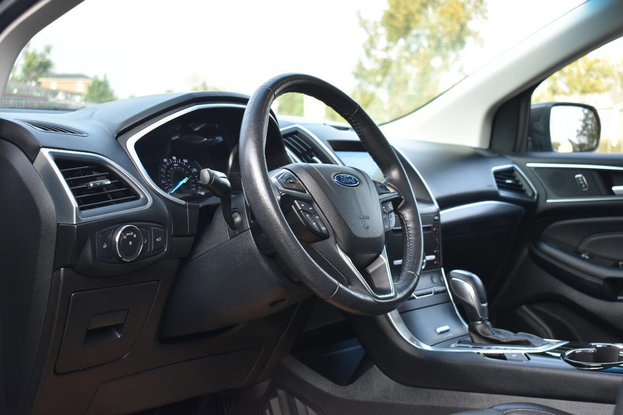 Used 2017 Ford Edge Titanium w/ Equipment Group 301A image 19