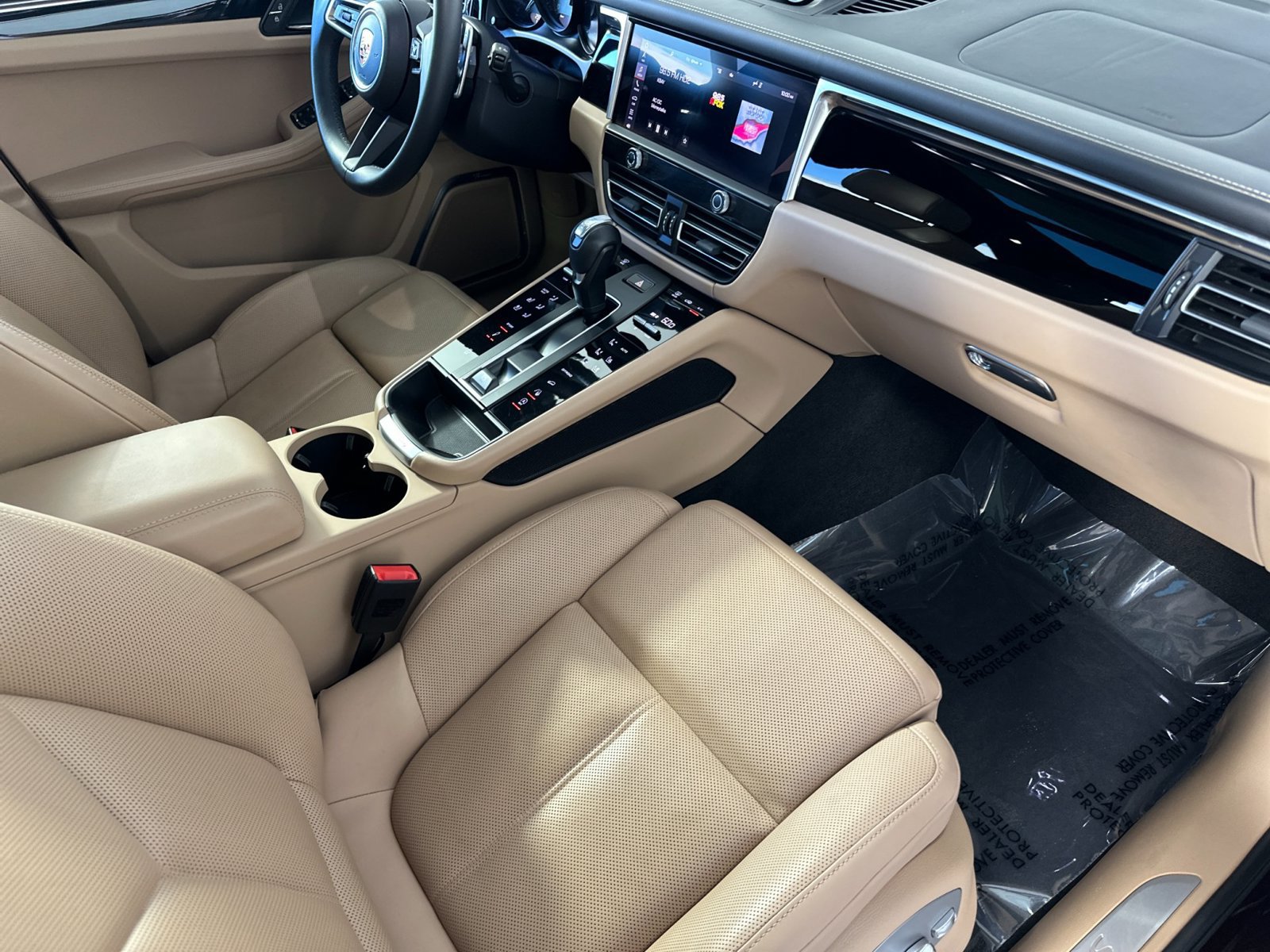 Certified 2023 Porsche Macan S AWD/4WD image 18
