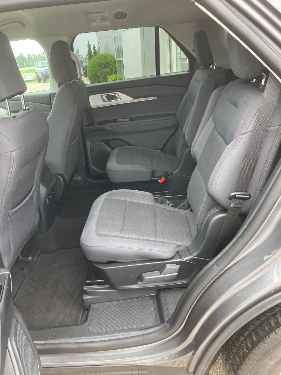 Used 2026 Ford Explorer Active AWD/4WD image 22