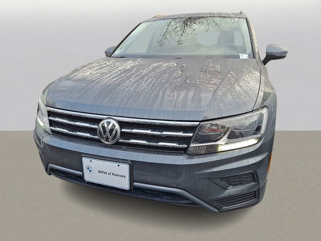 Used 2021 Volkswagen Tiguan SE w/ Panoramic Sunroof Package image 2