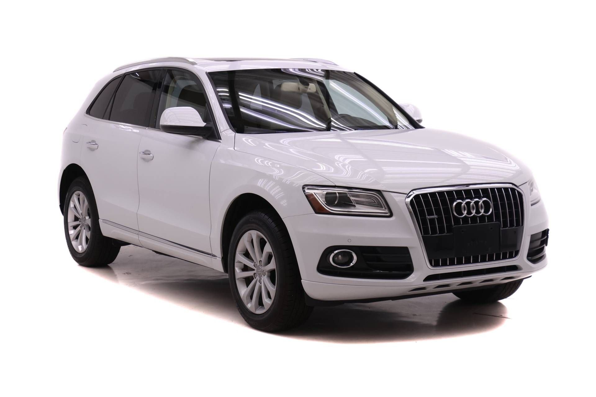 Used 2015 Audi Q5 2.0T Premium Plus w/ Technology Package AWD/4WD image 2
