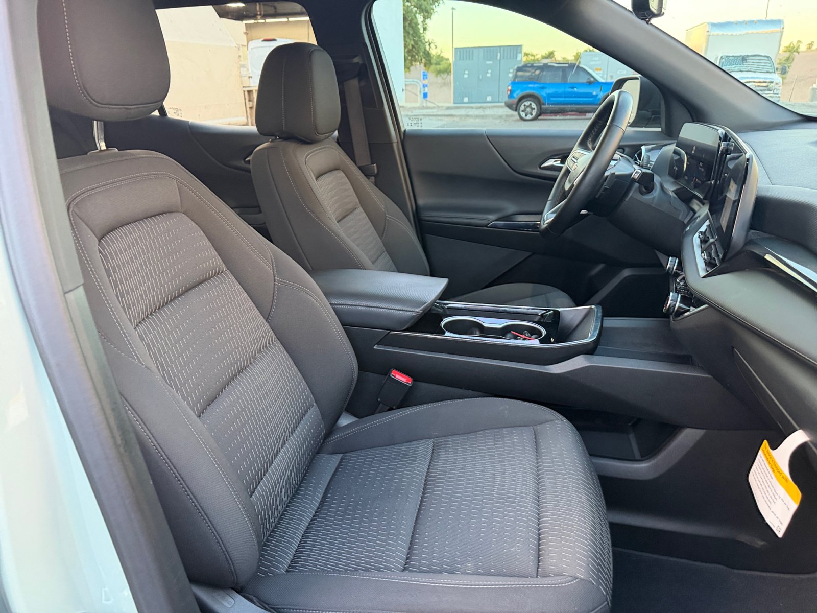 Used 2025 Chevrolet Equinox LT w/ Safety and Technology Package FWD image 29