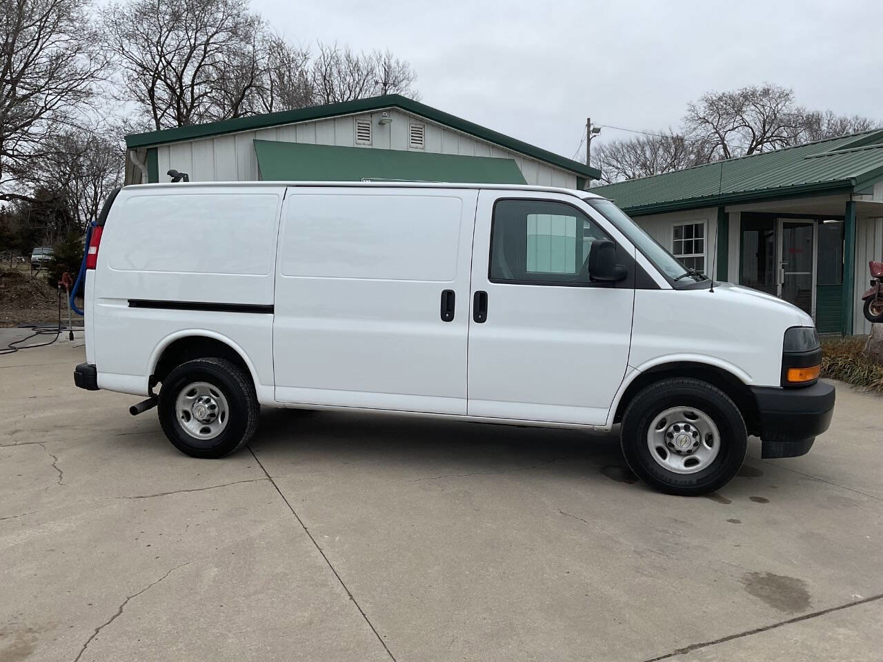 Used 2022 Chevrolet Express 2500 w/ Driver Convenience Package image 2