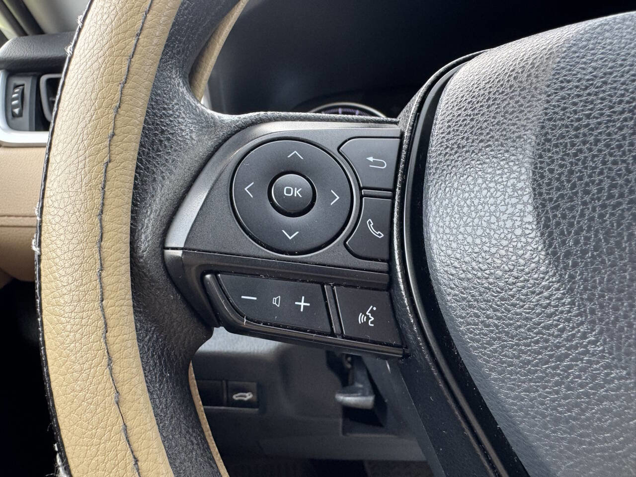 Used 2022 Toyota RAV4 XLE image 24