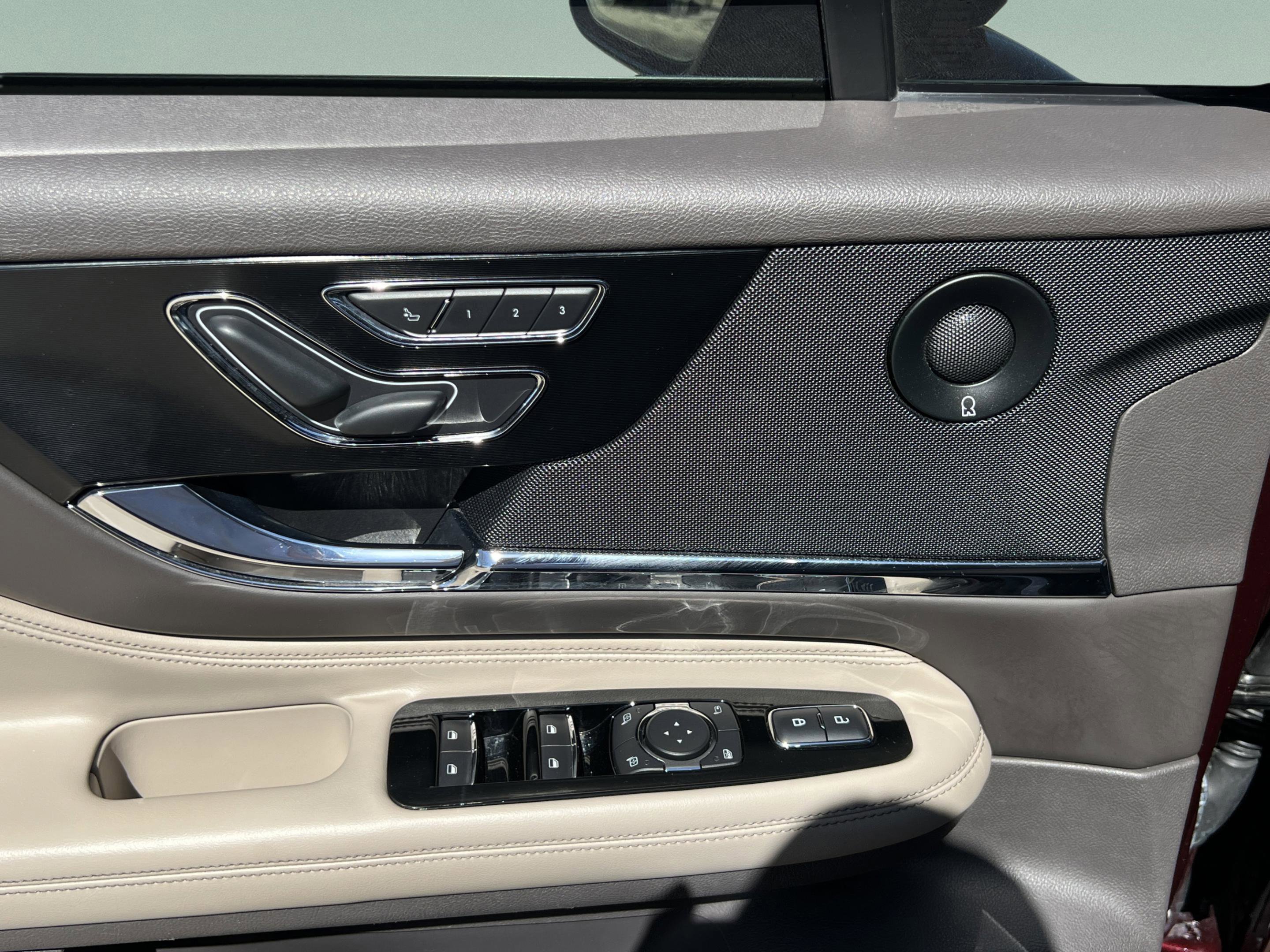 Used 2020 Lincoln Corsair Reserve image 25