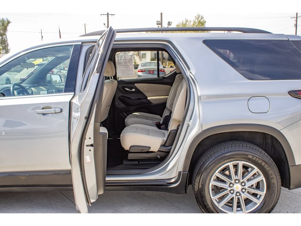 Used 2023 Chevrolet Traverse LT w/ LPO, Cargo Package AWD/4WD image 15