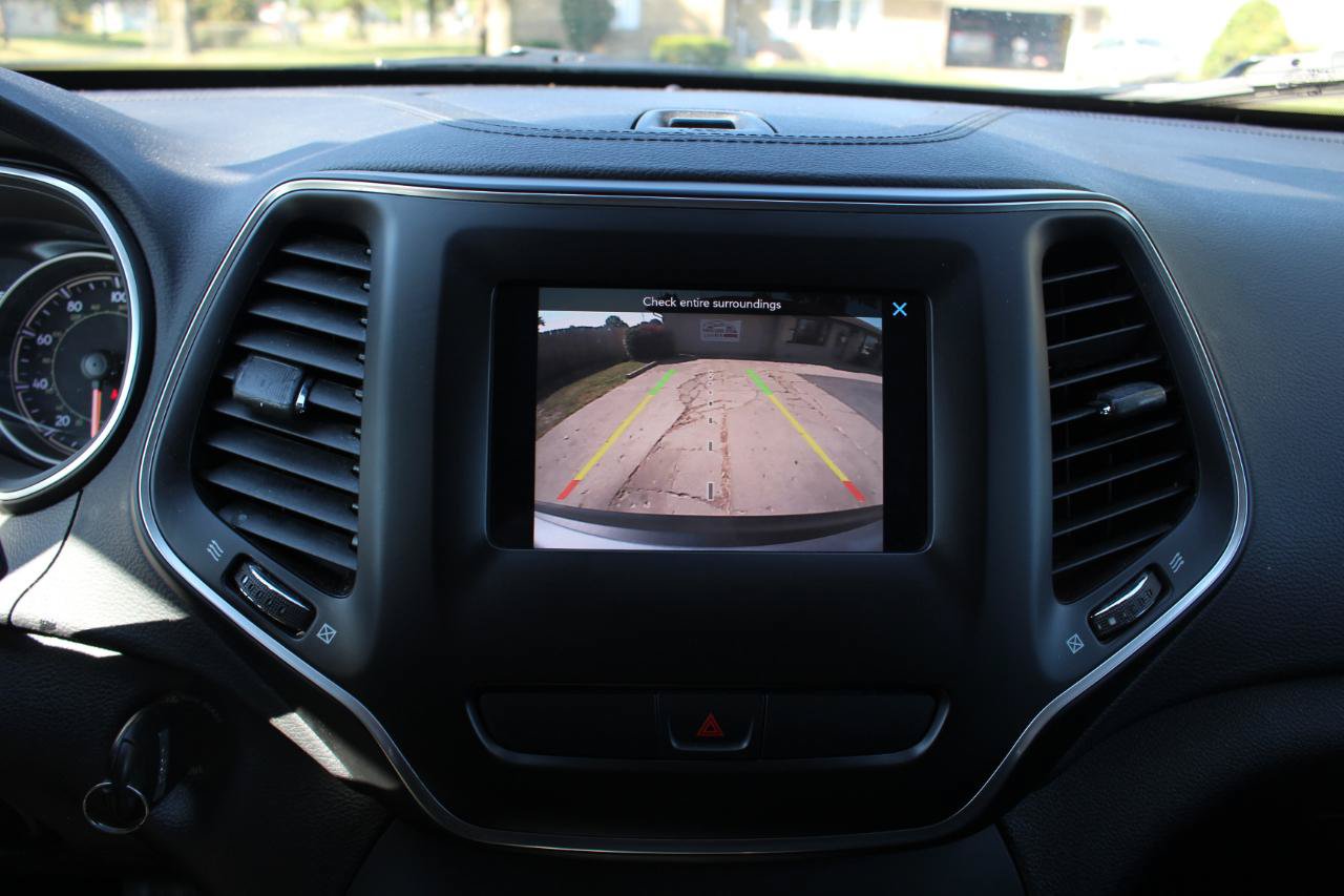 Used 2020 Jeep Cherokee Latitude FWD image 24
