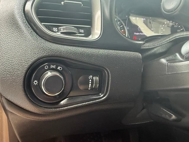 Used 2023 Jeep Renegade Latitude AWD/4WD image 36