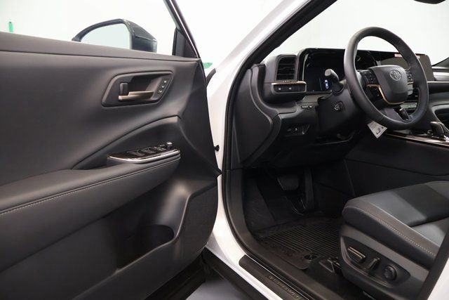 New 2026 Toyota Crown Platinum image 8