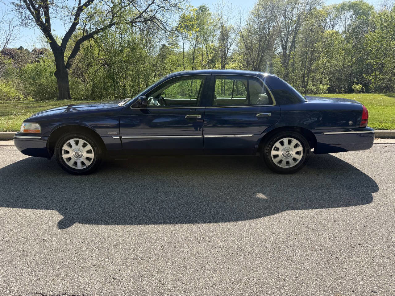 Used 2005 Mercury Grand Marquis LS RWD image 2